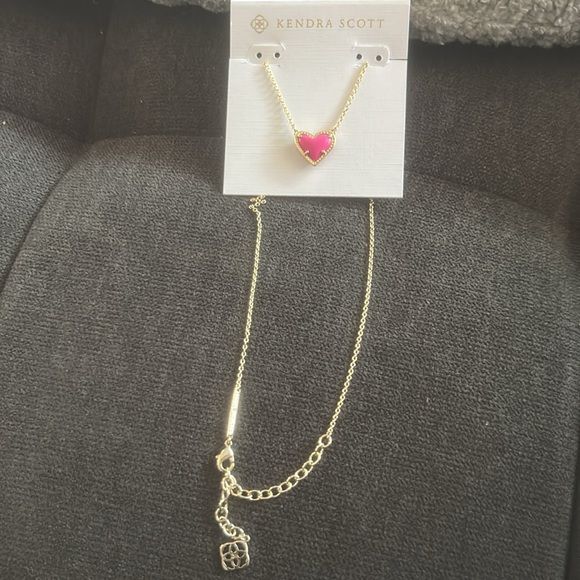 Kendra Scoot Ari Heart pink and gold necklace 15”-17”(2” extender) - Picture 7 of 7